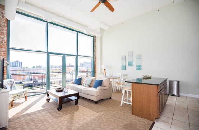 Waterfront Luxury Condo - Sleeps 4 w/ Cedar Point View!!