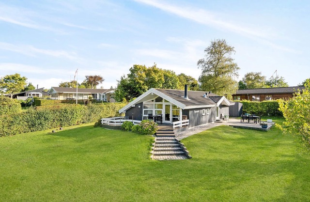 Welcome to this very well maintained cottage with good terraces and a large lawn.