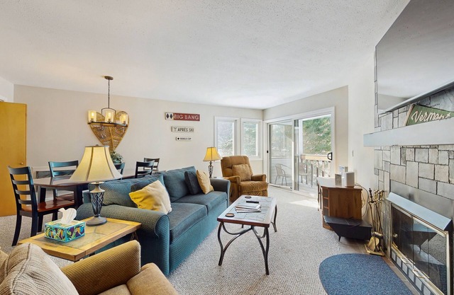 Welcoming condo with fireplace, seasonal pool, AC, washer/dryer, & wifi