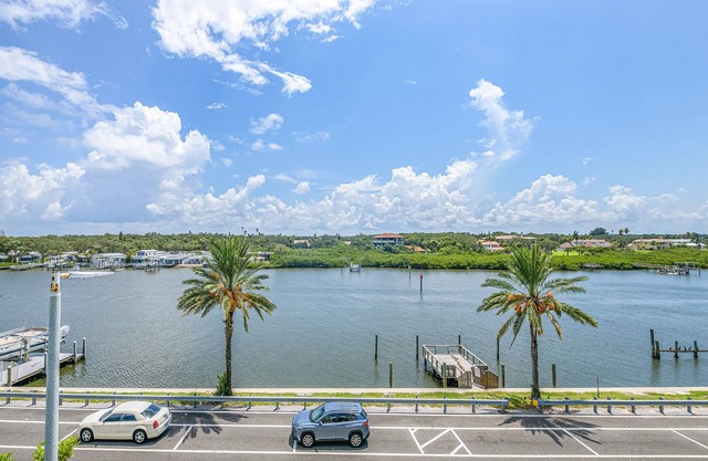 West Coast Vista Bay 