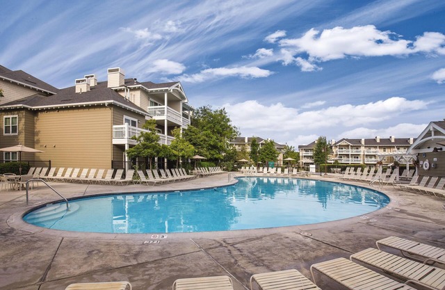 Windsor, CA: Sonoma 2 Bedroom Condo w/Fireplace, Resort Pool, Spa, WiFi & More!