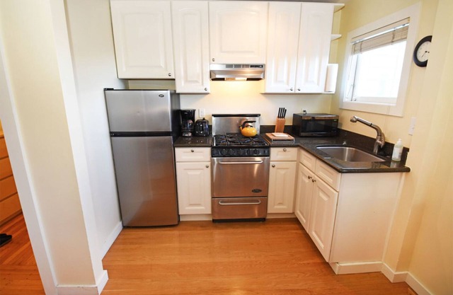 World Famous Macondray Lane ~ Fully Furnished Studio in Russian Hill