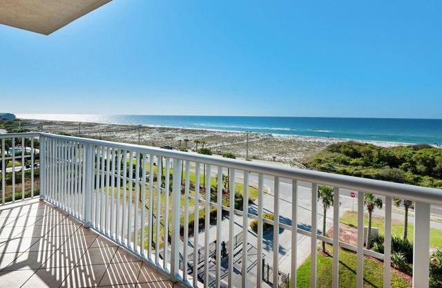 Wraparound Balcony-HUGE Pool-Stunning Views-3BR/3BA Emerald Dolphin 510