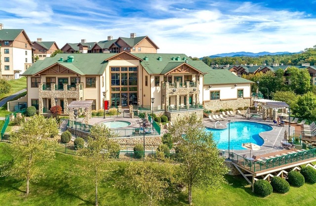 Wyndham Smoky Mountains Resort - Spacious 2BR - Pools Hot Tubs Dollywood