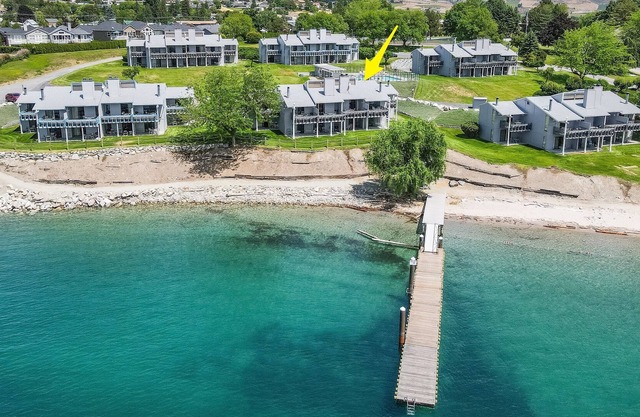 Yacinde C4 Waterfront Condo with Loft, Sleeps 6