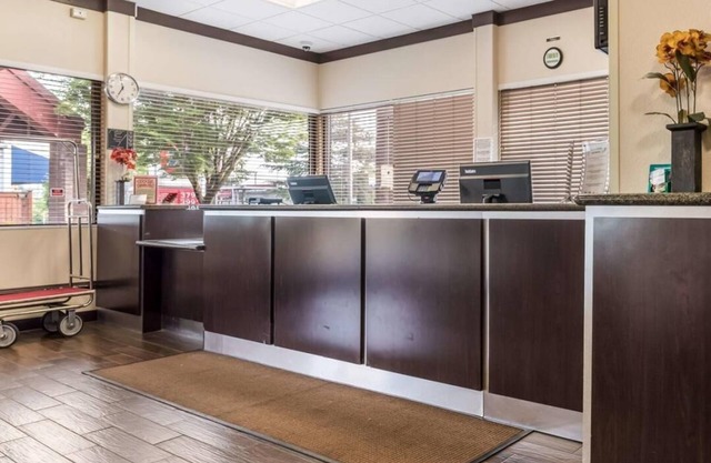 You Found It! 2 Great Units, Pets Allowed, Near Gene Coulon Memorial Beach Park