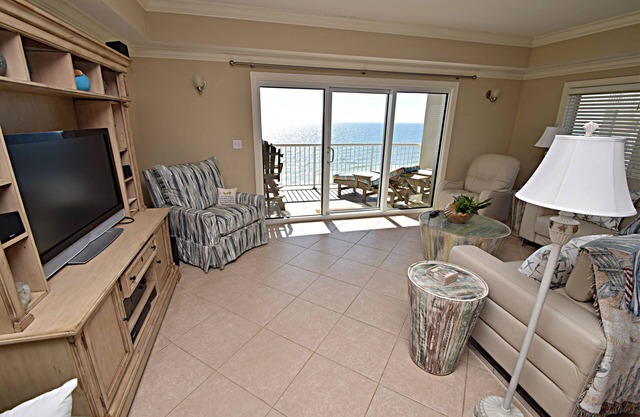 You'll be SHORE to return once you "Escape to the Shores". Book now for August!🌊