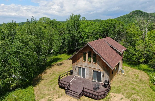 Cozy Retreat Wisconsin Ridges Valleys 