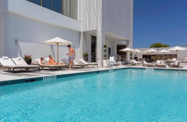 Your Next Getaway is Here! 2 Gorgeous Rooms, Outdoor Pool, Near Downtown Miami!