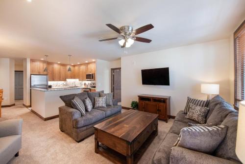 Spectacular Zephyr Mountain Lodge Village 