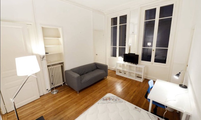 17th Arrondissement Resort | 120 m² Private room ∙ 1 bedroom ∙ 1 guest