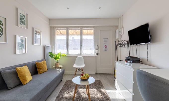 Gentilly Apartment | 15 m² Apartment ∙ 2 guests