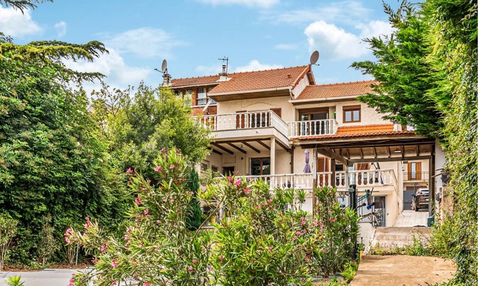 Pierrefitte-sur-Seine House | 150 m² House ∙ 2 bedrooms ∙ 4 guests