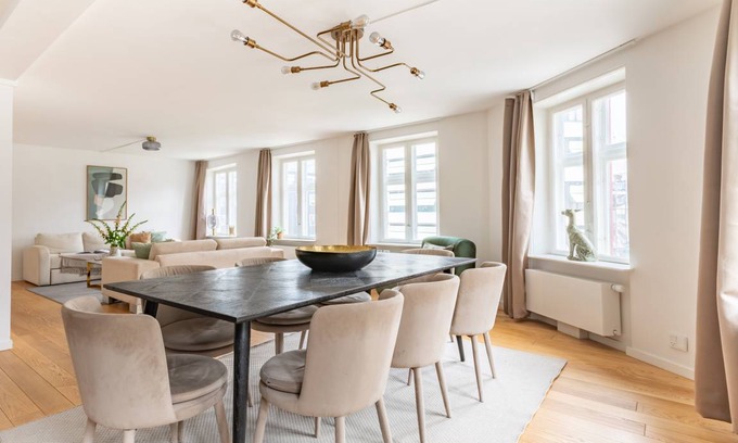 Copenhagen City Centre Apartment | 163 m² Apartment ∙ 4 bedrooms ∙ 8 guests