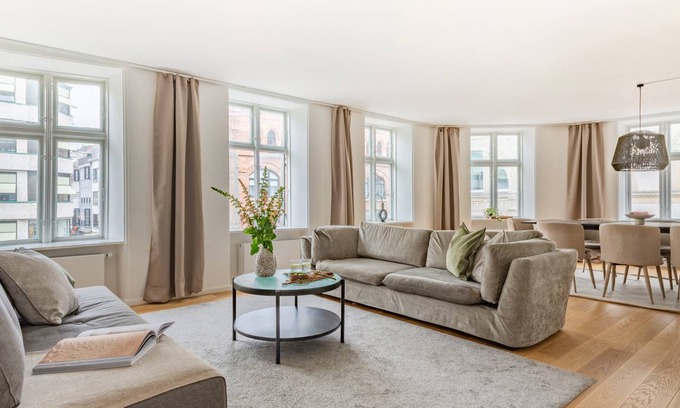 Copenhagen City Centre Apartment | 163 m² Apartment ∙ 4 bedrooms ∙ 8 guests