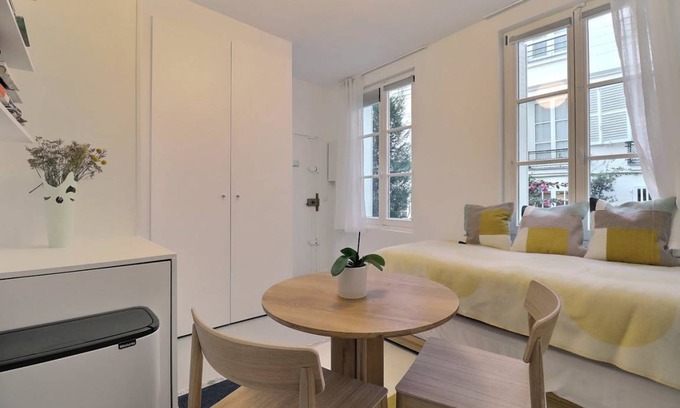 Quartier de la Monnaie Apartment | 17 m² Apartment ∙ 2 guests