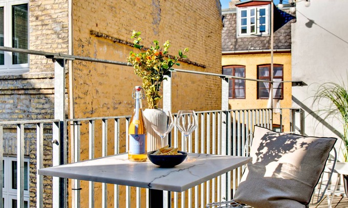 Copenhagen City Centre Apartment | 170 m² Apartment ∙ 4 bedrooms ∙ 8 guests