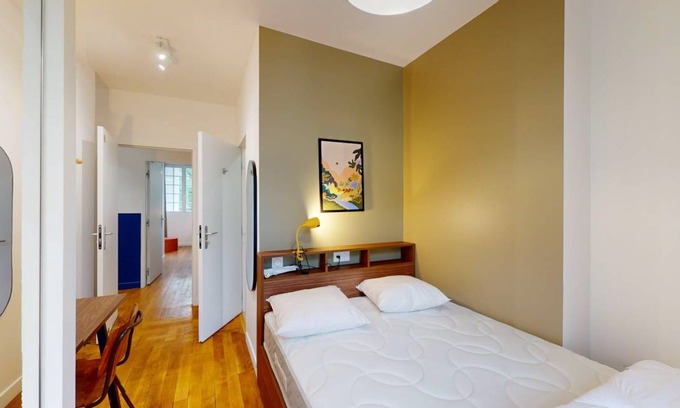 18th Arrondissement Resort | 185 m² Private room ∙ 1 bedroom ∙ 2 guests