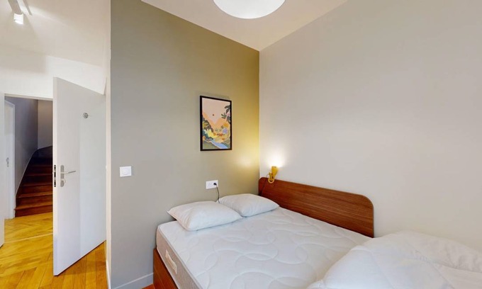 18th Arrondissement Resort | 185 m² Private room ∙ 1 bedroom ∙ 2 guests