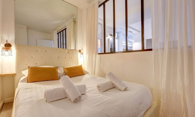 Arsenal Apartment | 2 bedroom in the heart of Le Marais!