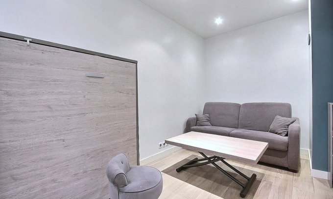 Quartier de l'Ecole-Militaire Apartment | 20 m² Apartment ∙ 2 guests