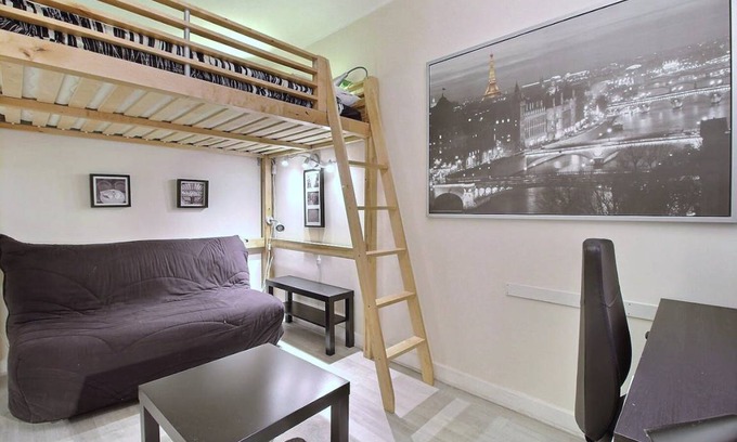 Quartier de l'Ecole-Militaire Apartment | 20 m² Apartment ∙ 2 guests