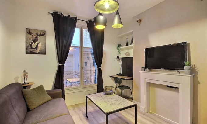 Saint-Germain-des-Pres Apartment | 21 m² Apartment ∙ 2 guests