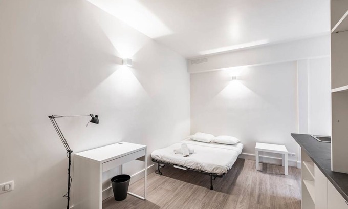 Porte-Dauphine Apartment | 21 m² Apartment ∙ 2 guests