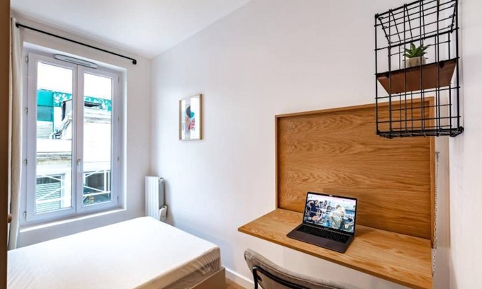 18th Arrondissement Resort | 220 m² Private room ∙ 1 bedroom ∙ 1 guest