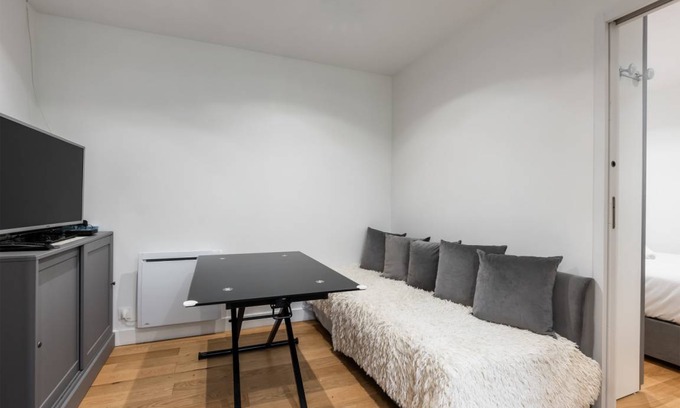 17th Arrondissement Apartment | 23 m² Apartment ∙ 1 bedroom ∙ 2 guests