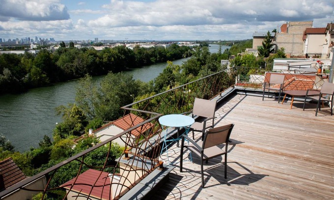 Epinay-sur-Seine Bed & Breakfast | 24 m² Bed and breakfast ∙ 4 guests