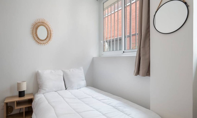 18th Arrondissement Resort | 248 m² Private room ∙ 1 bedroom ∙ 1 guest