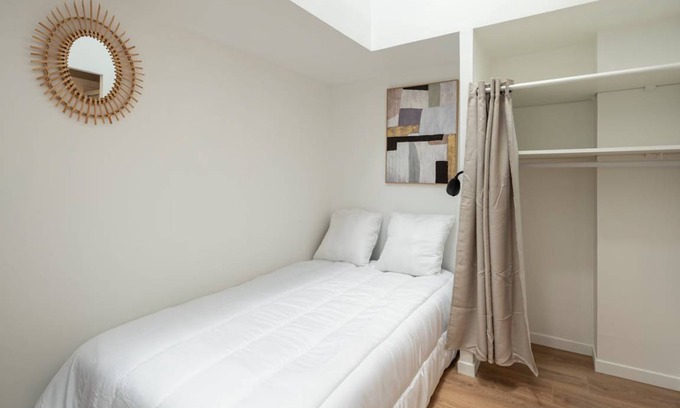 18th Arrondissement Resort | 248 m² Private room ∙ 1 bedroom ∙ 1 guest