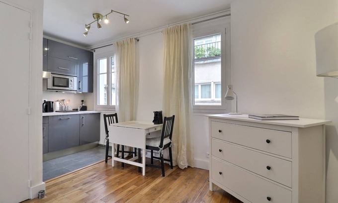 17th Arrondissement Apartment | 28 m² Apartment ∙ 1 bedroom ∙ 2 guests