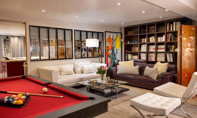 Quartier du Petit-Montrouge Bed & Breakfast | 350 m² Bed and breakfast ∙ 7 bedrooms ∙ 25 guests