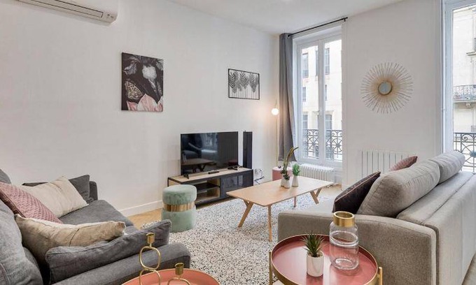 17th Arrondissement Apartment | 45 m² Apartment ∙ 3 bedrooms ∙ 8 guests