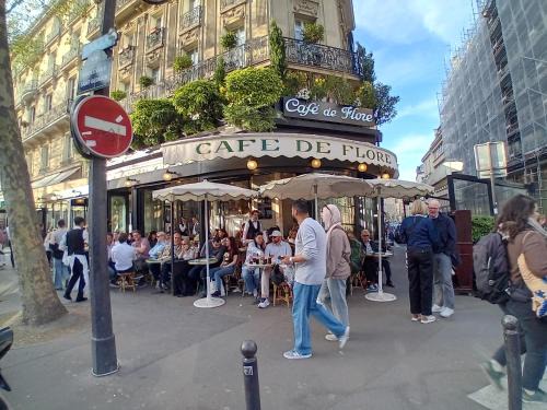 Arsenal Apartment | 5 minute Eiffel tour and Louvre meusm ,aoesome and romantic appartement in Marais ,1mins metro,amusing place