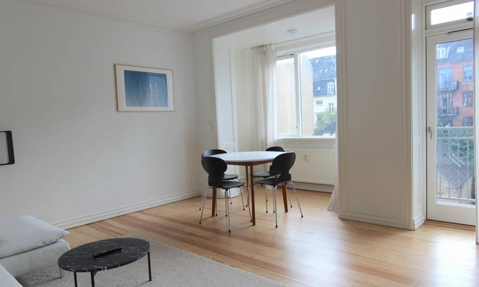 Frederiksberg C Apartment | 70 m² Apartment ∙ 1 bedroom ∙ 2 guests