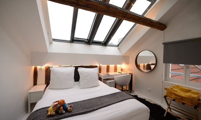3rd Arrondissement Apartment | A4G Under the stars