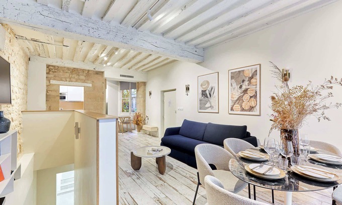 Arsenal Apartment | Amazing Apartment Place des Vosges Le Marais