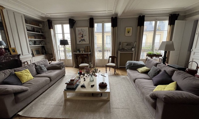 Quartier de la Plaine-de-Monceaux Apartment | Appartement Familial Rénové Haussman 140 M2 4 Chbres Metro Wagram