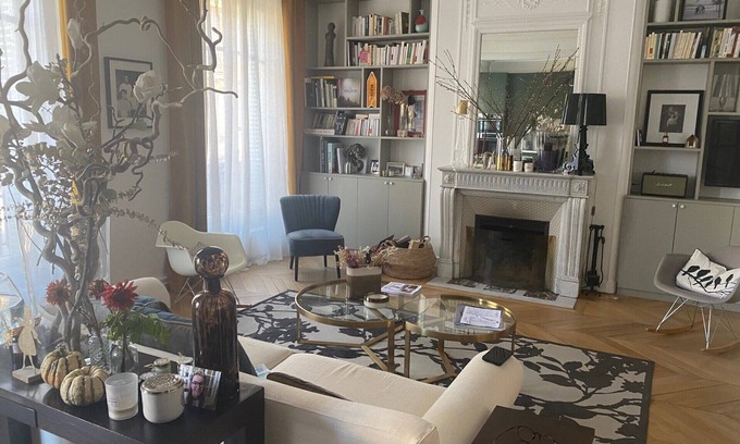 17th Arrondissement Apartment | Appartement Haussmannien Parisien Plein Coeur de Paris