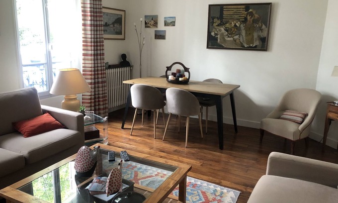 Neuilly-sur-Seine Apartment | Apt with terrace Near Paris