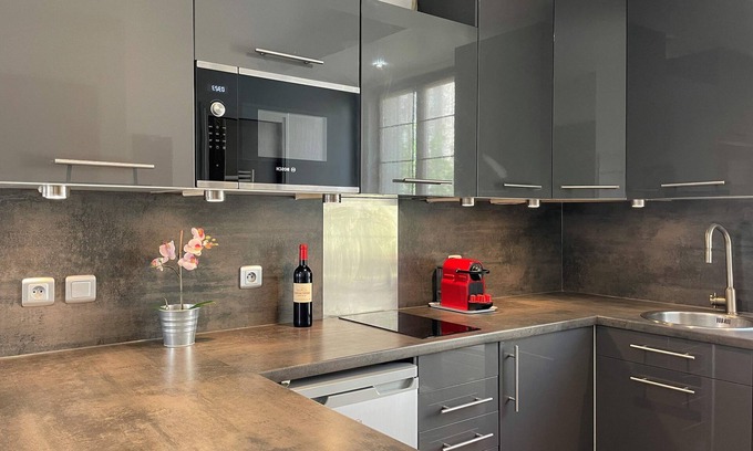 Ternes Apartment | Arc de Triomphe modern studio stay