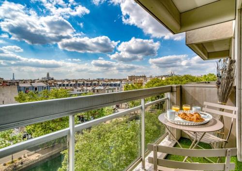Porte-Saint-Martin Apartment | Beautiful Panoramic Terraced Studio in Paris