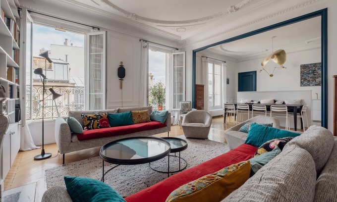 Parchamp–Albert Kahn Apartment | Blue & White Brilliance, by Veeve