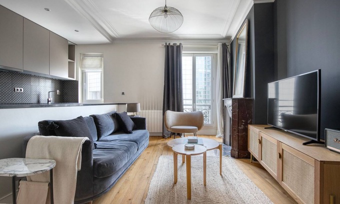 Arsenal Apartment | Blueground | Bastille, doorcode, near Le Marais