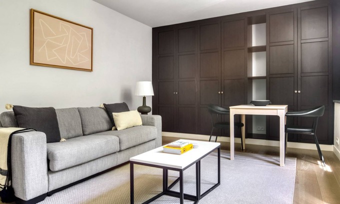 Saint-Thomas-d'Aquin Apartment | Blueground | Saint germain des prés, near garden