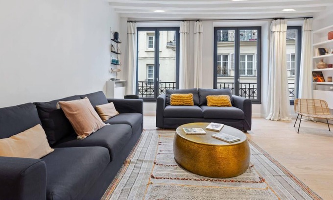 Gaillon Apartment | Charming 2 Bedroom Apartment in Paris