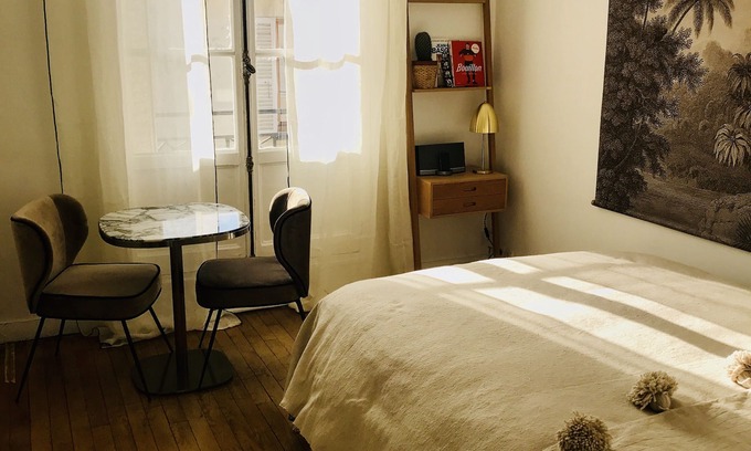 Montmartre Apartment | Charming studio between Abbesses and Place du Tertre
